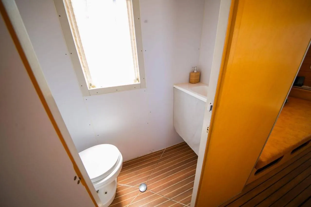 Sardinia Houseboat Ad Alghero Otel